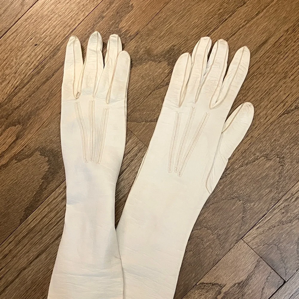 Vintage French White Kid Leather Opera Gloves Size 5.5 Pearl Snap Wrist